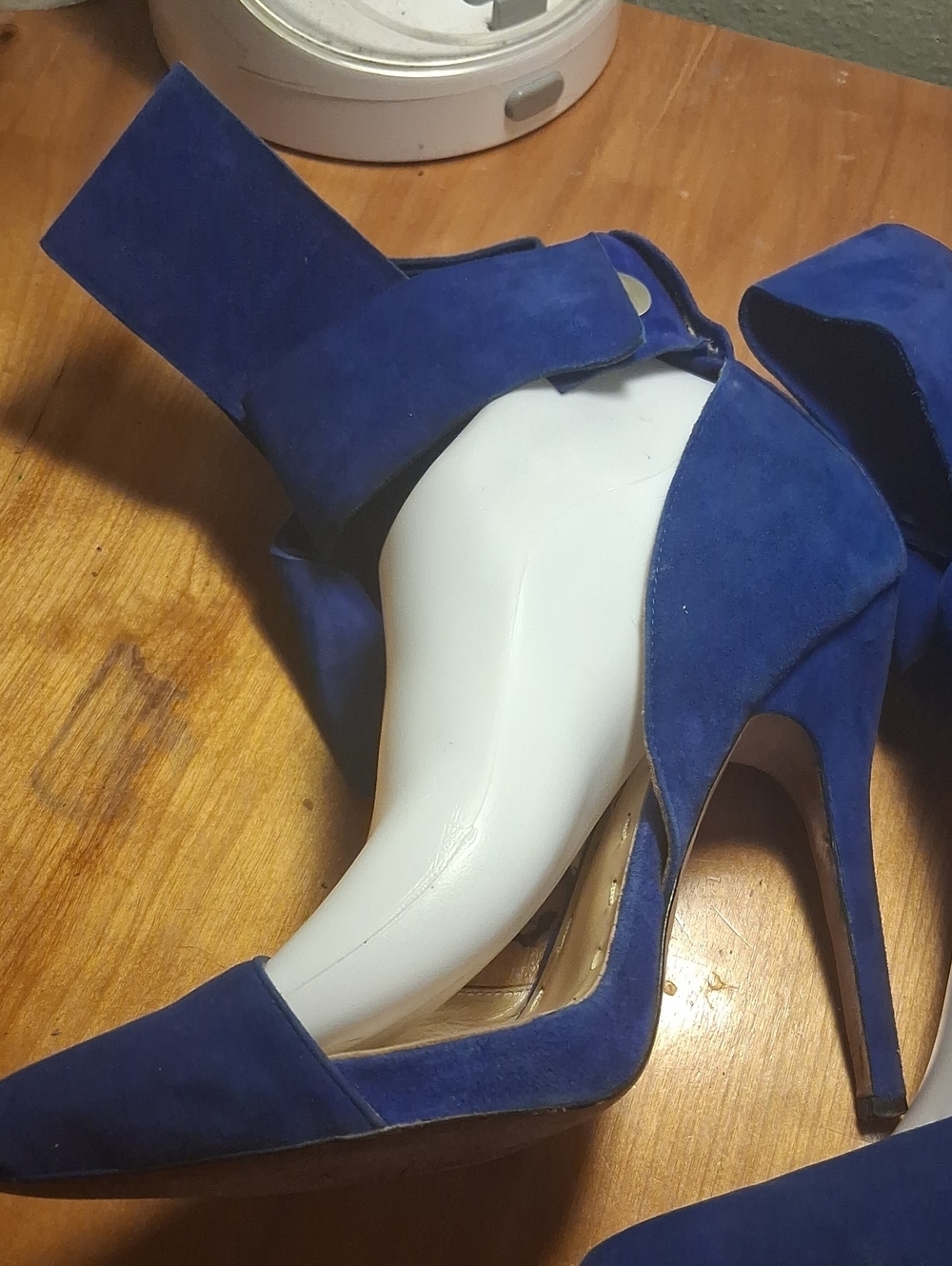 Aminah Abdul Jillil Women’s Blue Suede Bow Pointed-Toe Heels Size 8 - Picture 8 of 16